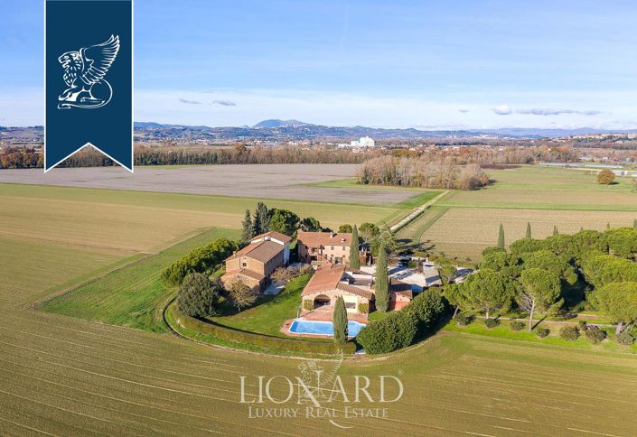 Image No.2-9 Bed Farmhouse for sale