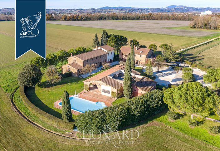 Image No.4-9 Bed Farmhouse for sale