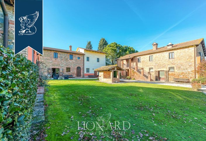 Image No.5-9 Bed Farmhouse for sale