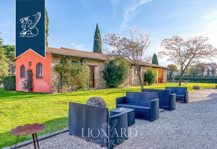 Image No.7-9 Bed Farmhouse for sale