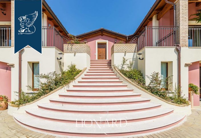 Image No.22-6 Bed Farmhouse for sale