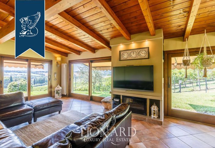 Image No.27-6 Bed Farmhouse for sale