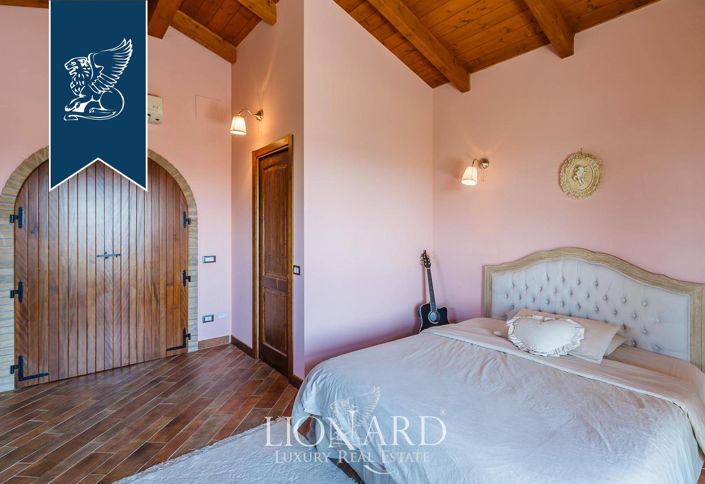 Image No.37-6 Bed Farmhouse for sale