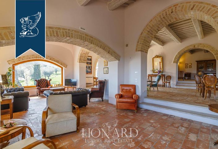 Image No.66-21 Bed Hotel for sale