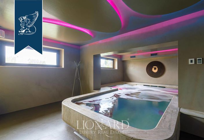 Image No.82-21 Bed Hotel for sale