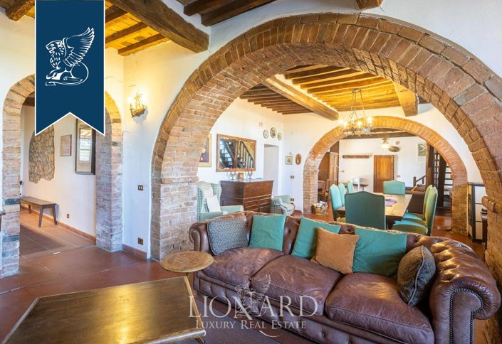 Image No.7-6 Bed Farmhouse for sale