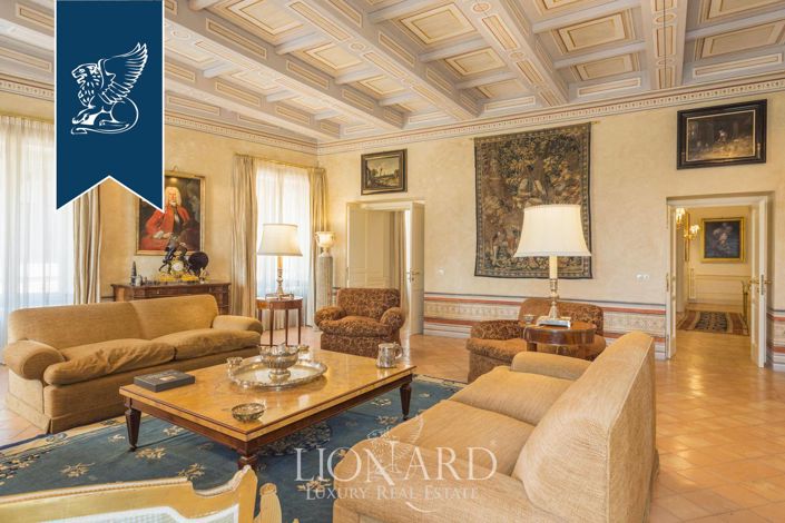 Image No.10-5 Bed Property for sale