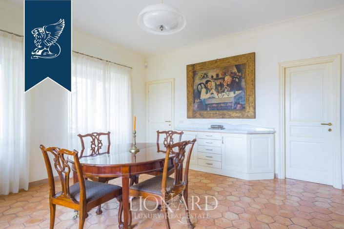 Image No.24-5 Bed Property for sale