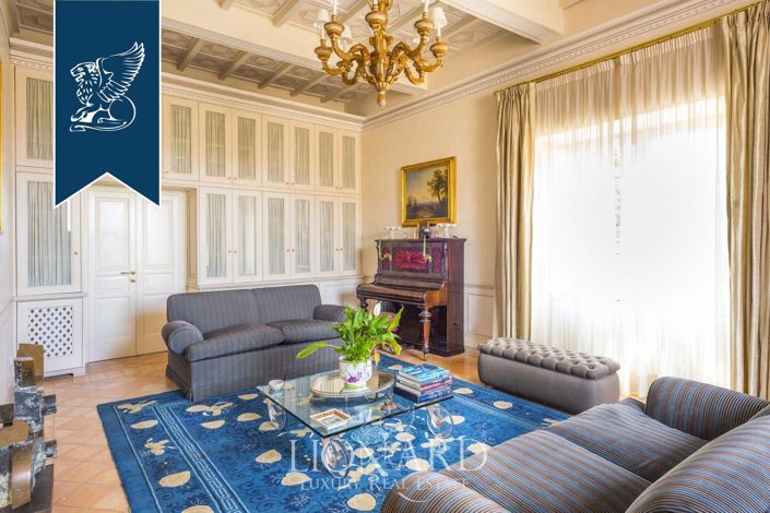 Image No.25-5 Bed Property for sale