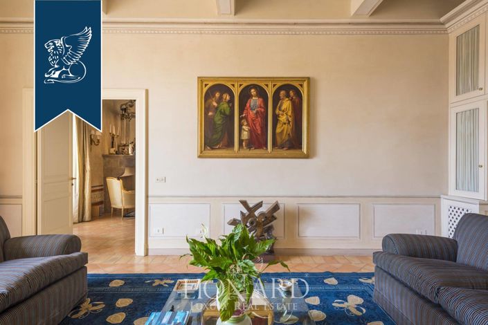Image No.27-5 Bed Property for sale