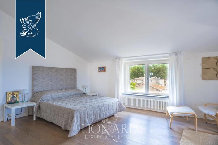 Image No.29-5 Bed Property for sale