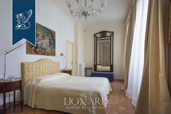 Image No.34-5 Bed Property for sale