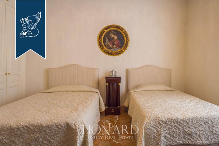 Image No.37-5 Bed Property for sale