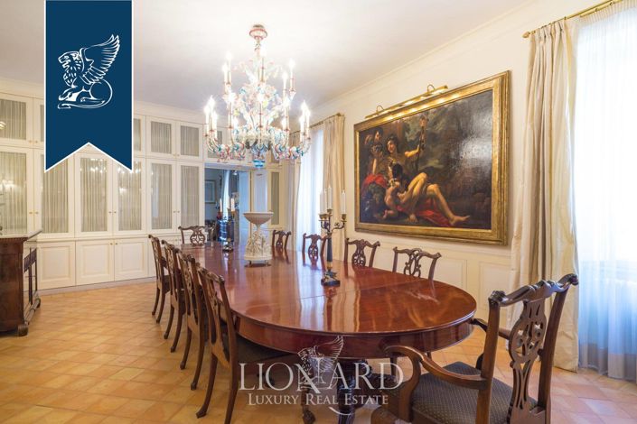 Image No.8-5 Bed Property for sale