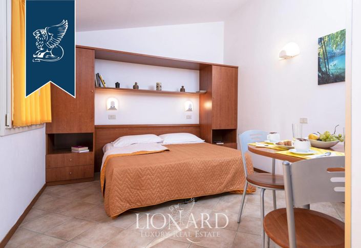 Image No.33-80 Bed Hotel for sale