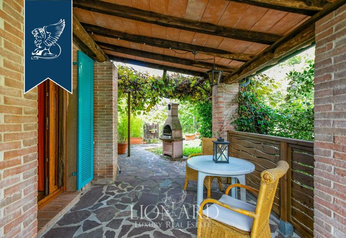 Image No.13-7 Bed Farmhouse for sale