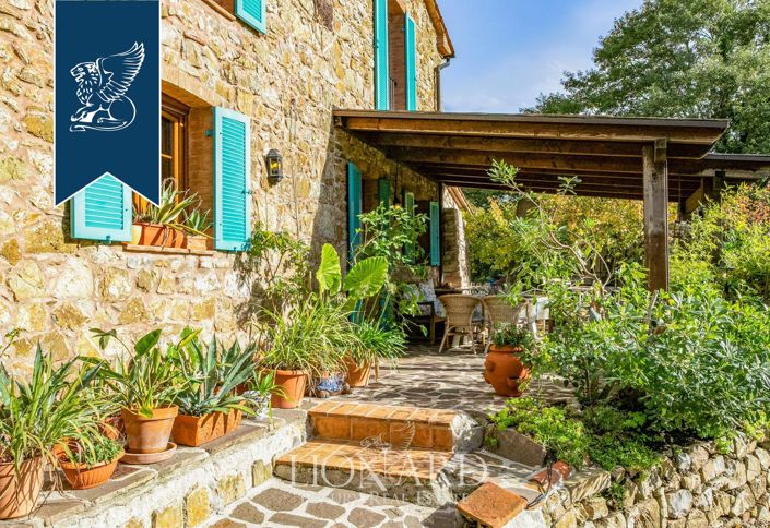 Image No.9-7 Bed Farmhouse for sale