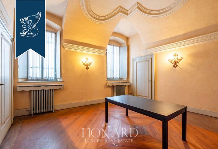 Image No.20-5 Bed Property for sale