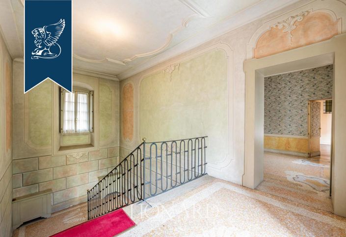 Image No.22-5 Bed Property for sale