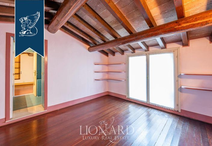 Image No.27-5 Bed Property for sale