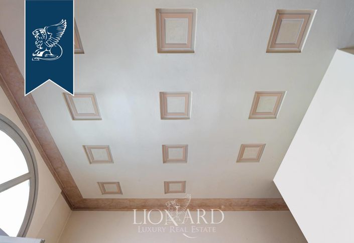 Image No.30-5 Bed Property for sale