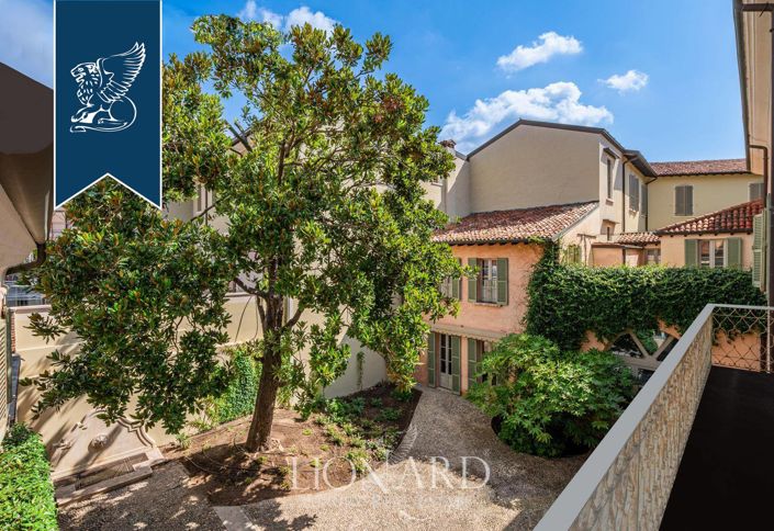 Image No.42-5 Bed Property for sale