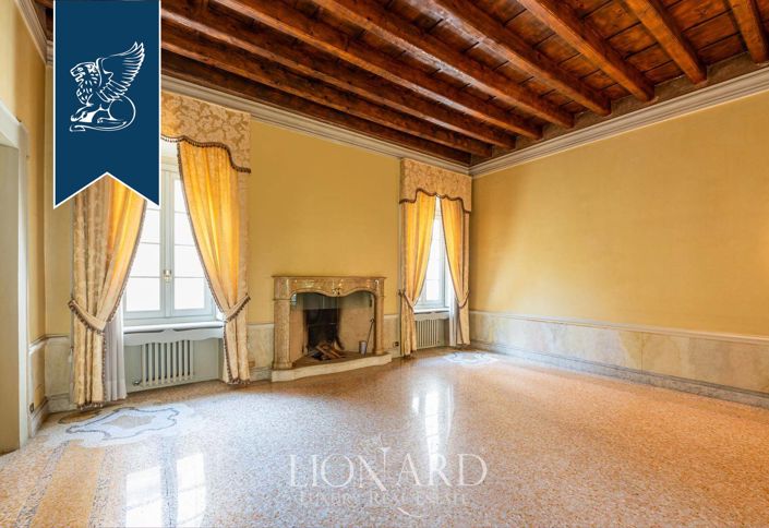 Image No.9-5 Bed Property for sale