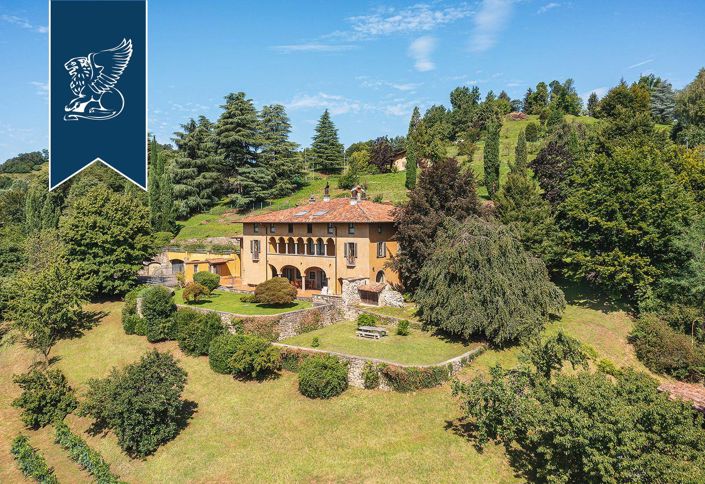 Image No.1-9 Bed Villa for sale