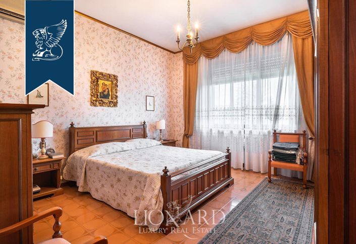 Image No.44-5 Bed Villa for sale