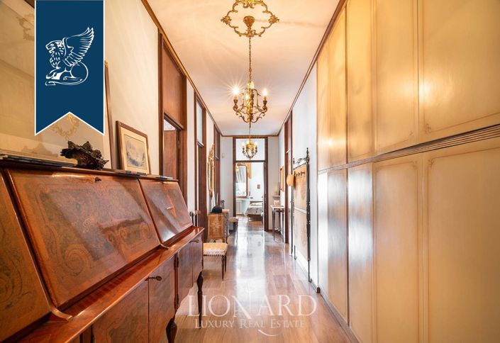 Image No.48-5 Bed Villa for sale