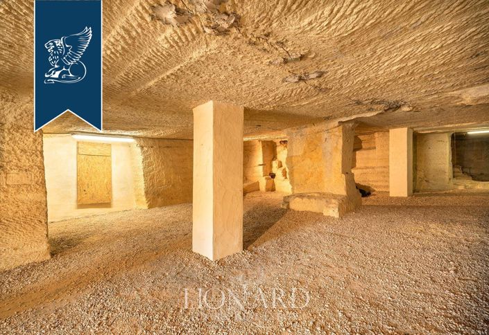 Image No.58-5 Bed Villa for sale