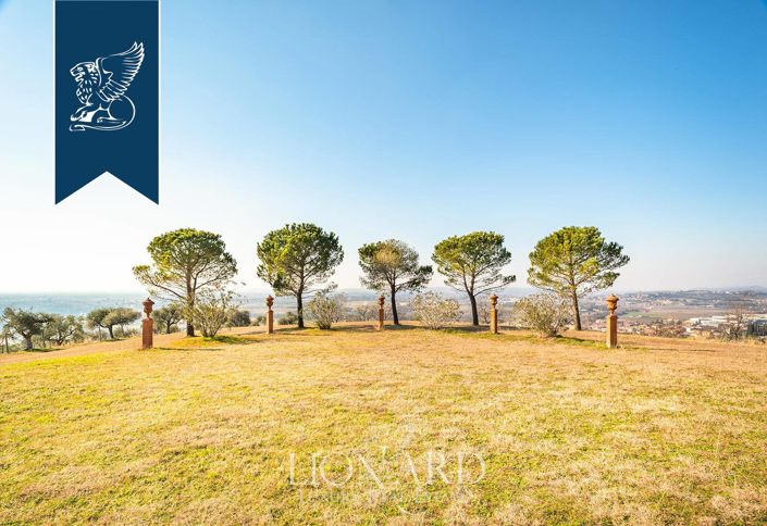 Image No.63-5 Bed Villa for sale