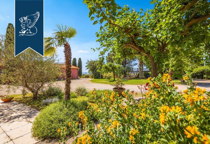 Image No.13-9 Bed Farmhouse for sale