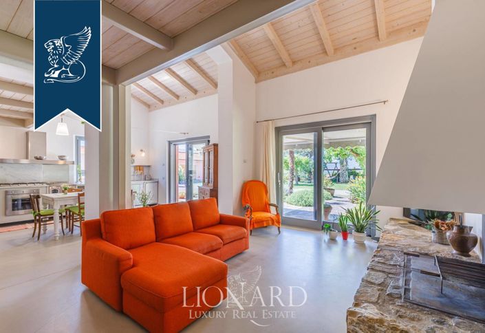 Image No.20-9 Bed Farmhouse for sale