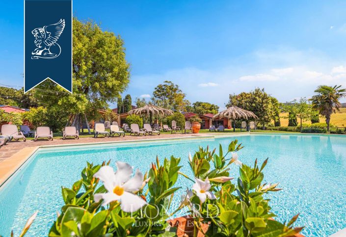 Image No.5-9 Bed Farmhouse for sale