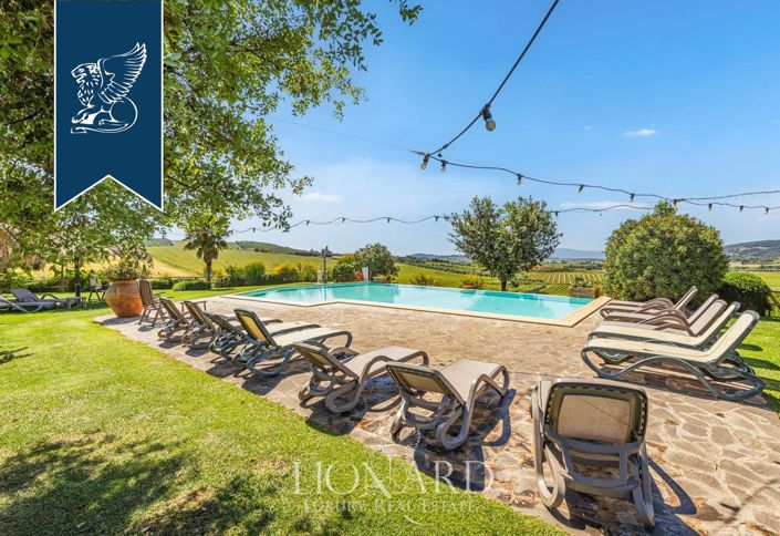 Image No.7-9 Bed Farmhouse for sale