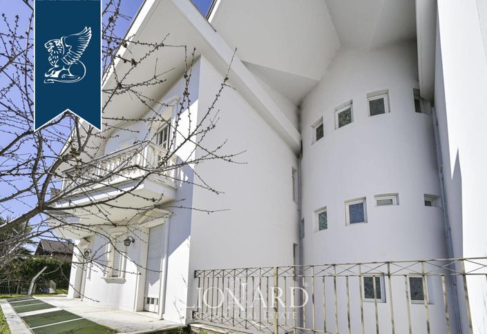 Image No.7-Villa de 20 chambres à vendre à Lainate