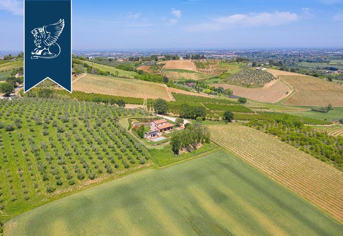 Image No.4-4 Bed Villa for sale