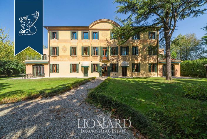 Image No.14-8 Bed Villa for sale