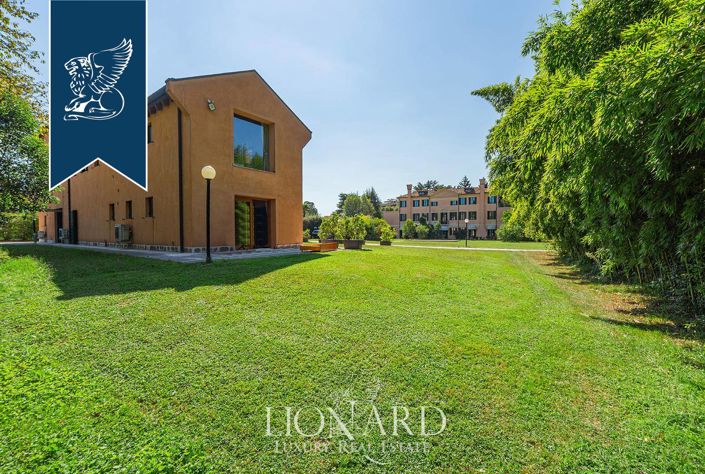 Image No.28-8 Bed Villa for sale