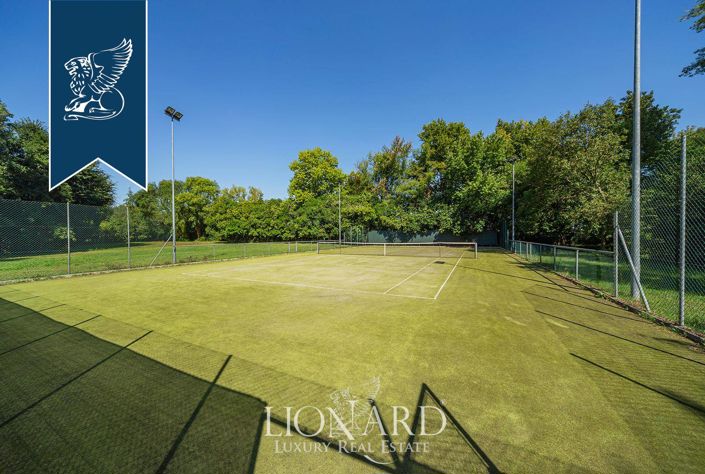 Image No.30-8 Bed Villa for sale