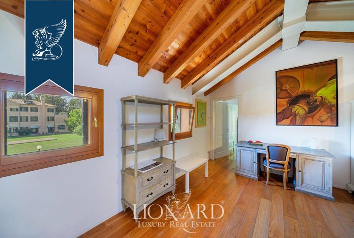 Image No.49-8 Bed Villa for sale