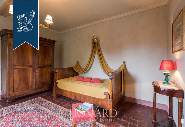 Image No.72-12 Bed Villa for sale