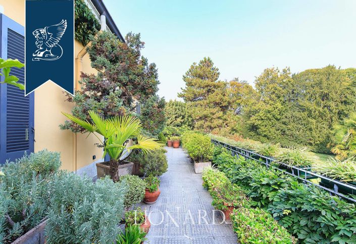 Image No.19-27 Bed Villa for sale