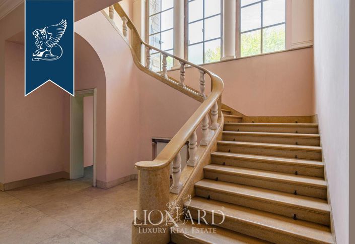 Image No.13-10 Bed Villa for sale