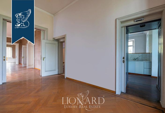 Image No.16-10 Bed Villa for sale