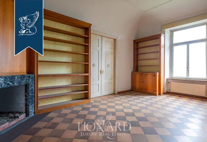 Image No.19-10 Bed Villa for sale