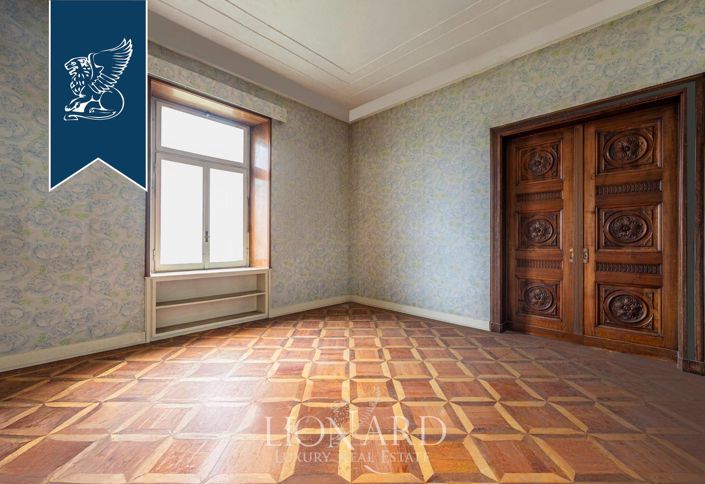 Image No.20-10 Bed Villa for sale