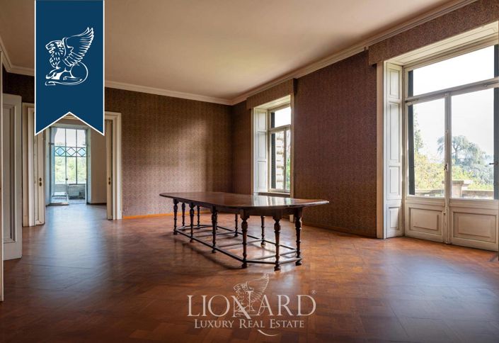 Image No.8-10 Bed Villa for sale