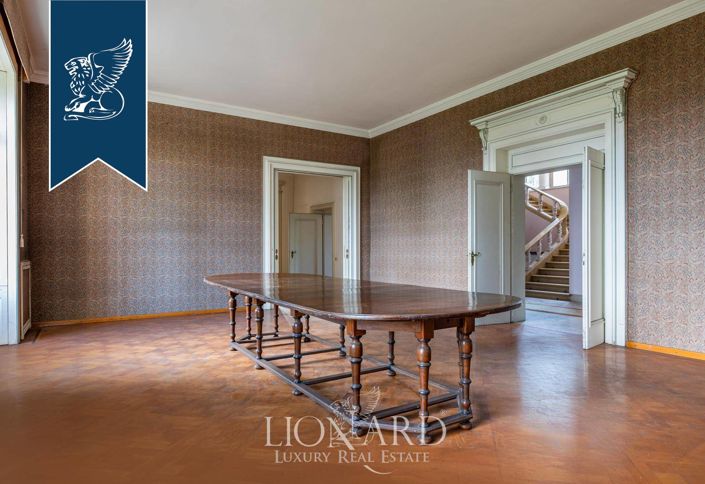 Image No.9-10 Bed Villa for sale